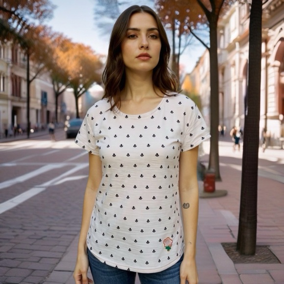 Elegant Black Patterned Women's Tee with Flower 🌺 Decal - Picture 1 of 10